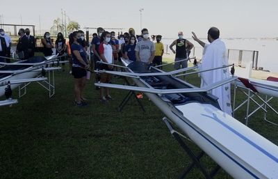Celebración con botes de remo - Polideportivo - ABC Color