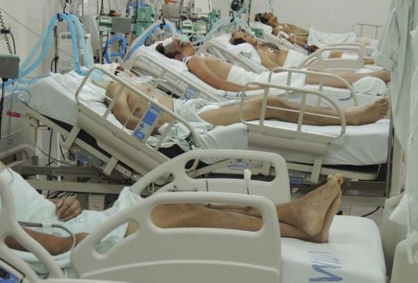 Incesantes pedidos de cama: ya eligen a quién internar y hay pacientes en sillones