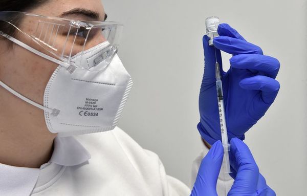 Prevén vacunar por día a 2.000 trabajadores de blanco de primera línea