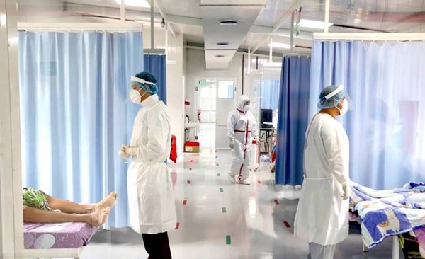 Diario HOY | COVID-19: desesperados y sin recursos, familiares de internados en Clínicas claman medicamentos a Salud