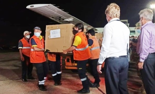 Llegaron 3.000 dosis de vacuna Sinopharm donados por Emiratos Árabes