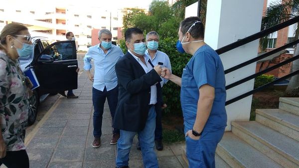 Habilitan ocho camas más de terapia intensiva en el Hospital de Clínicas - Nacionales - ABC Color