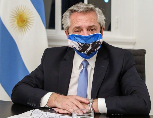 Atacan móvil en el que viaja el presidente argentino - Mundo - ABC Color