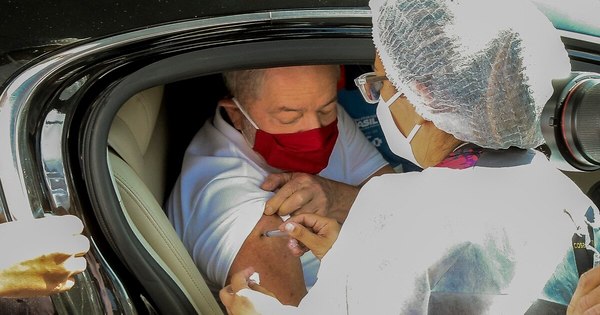 La Nación / Lula recibe la primera dosis de la vacuna contra el COVID-19