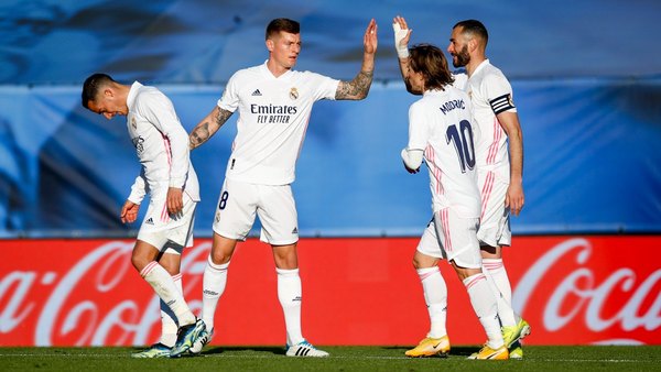 Benzema rescata a un Real Madrid que puede seguir optando a LaLiga