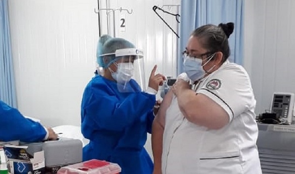 Brigadas móviles agilizan vacunación contra COVID-19 a personal de salud