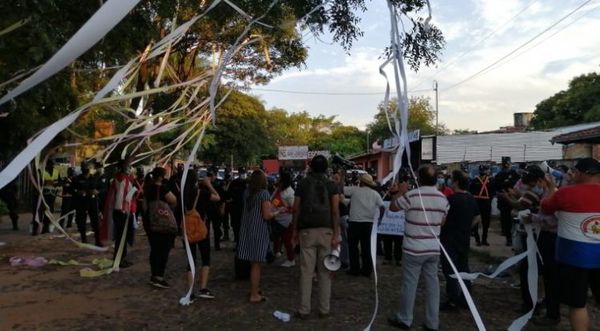 Escrachan a Cachito Salomón por aumento vip a funcionarios del Senado