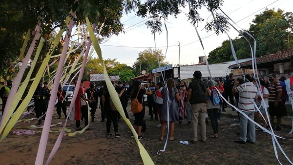 Manifestación se trasladó a la casa de Cachito Salomón tras aumentazos en el Senado | El Independiente