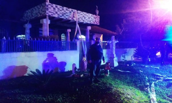 Mingueros escrachan a concejales lacayos que intentan quedarse con predio municipal