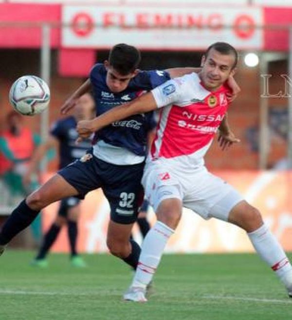 Nacional no aprovechó el hombre de más ante River y frenó su racha triunfal