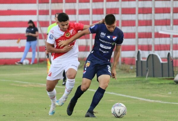 Nacional se frena ante River