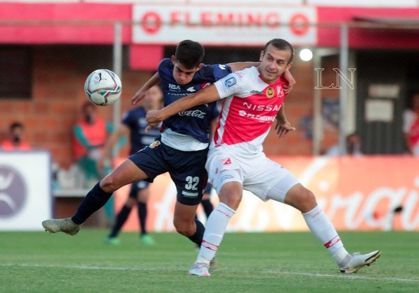 Nacional no aprovechó el hombre de más ante River y frenó su racha triunfal