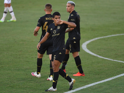 Melgarejo y Rojas guían el triunfo de Racing