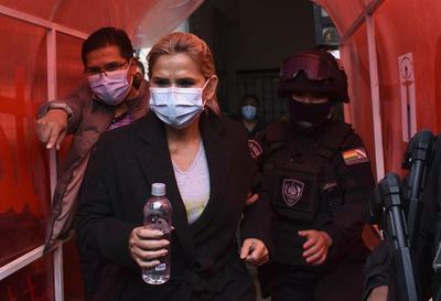 Áñez acude a UE y OEA para que “evalúen” su “ilegal aprehensión” en Bolivia - Mundo - ABC Color