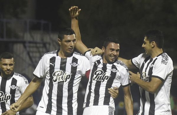 El Gumarelo pasa al frente - Fútbol - ABC Color