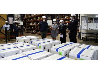 Chile lidera campaña de inmunización, pero impone restricciones por la segunda ola