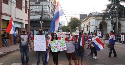 La Nación / Movilizados protestaron contra el gobierno de Abdo por noveno día