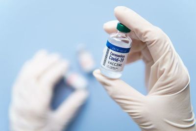 Recomiendan suspender la vacuna de AstraZeneca en Irlanda por “precaución” - Mundo - ABC Color