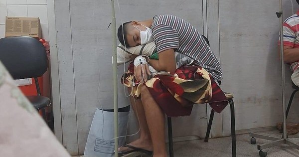 La Nación / Director de Clínicas reconoce que pacientes son internados en pasillos