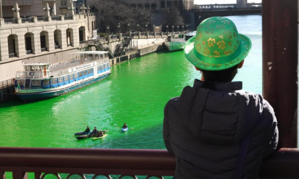 El río de Chicago se tiñe de verde para celebrar San Patricio