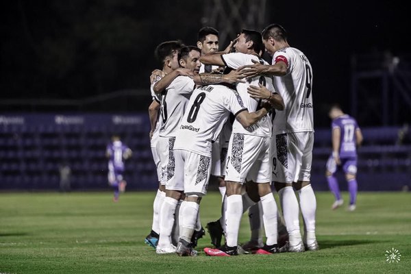 Libertad gana fácil ante un apático Sol y toma el liderato