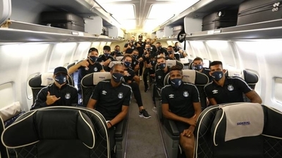 Diario HOY | Gremio viaja a Quito con suplentes tras golear en el partido de ida