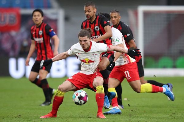 Leipzig tropieza ante el Eintracht y deja escapar al Bayern - Fútbol - ABC Color