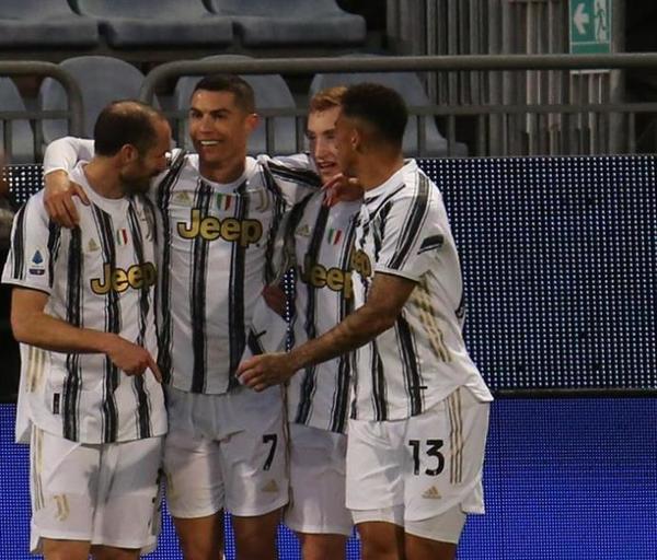 Triplete de Cristiano Ronaldo en el triunfo de Juventus