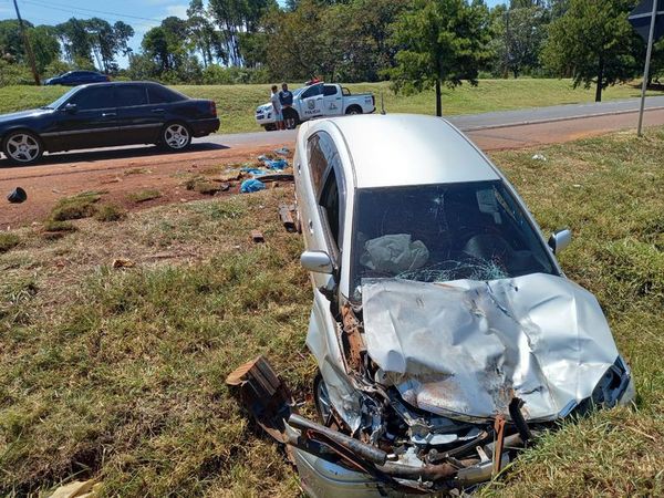 Ebrio al volante ocasiona violento accidente - ABC en el Este - ABC Color