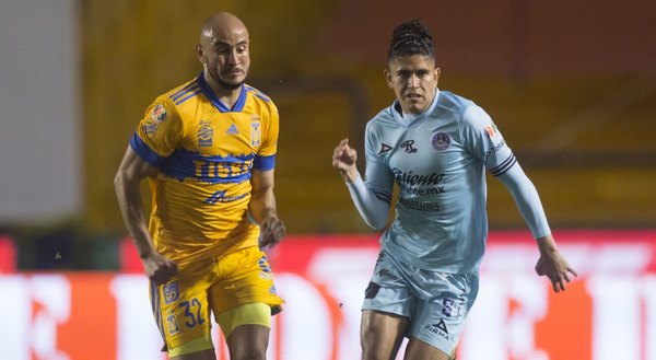 Con un cabezazo, Carlos González anotó para Tigres en México