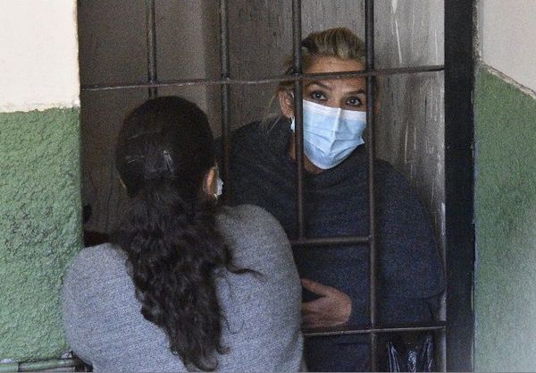 Fiscalía pide 6 meses de prisión preventiva para expresidenta de Bolivia - Mundo - ABC Color
