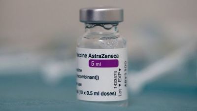 AstraZeneca se pronuncia luego de que varios países suspendieran el uso de su vacuna
