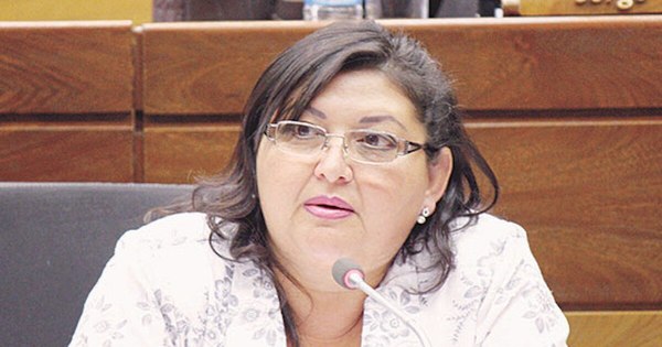 La Nación / Diputada ofrece su sueldo al Gobierno