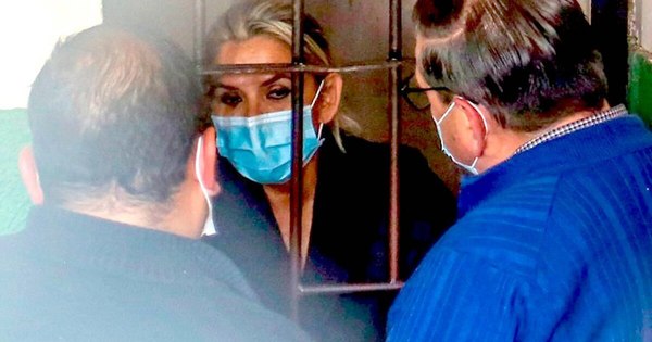 La Nación / Bolivia: Piden seis meses de cárcel para ex presidenta