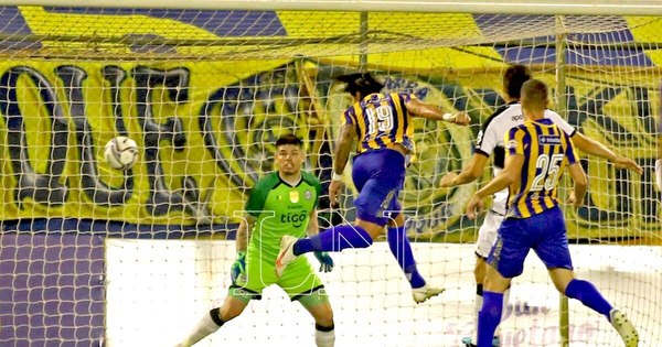 La Nación / Luqueño reaccionó, remontó y goleó al campeón