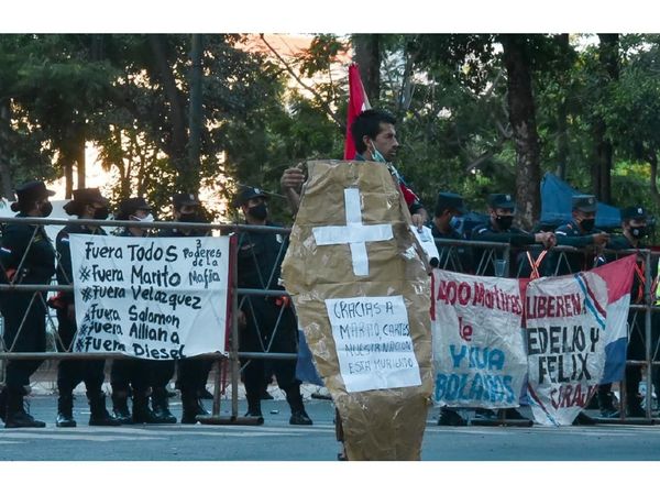 Oposición presenta libelo acusatorio contra Marito y protestas no cesan