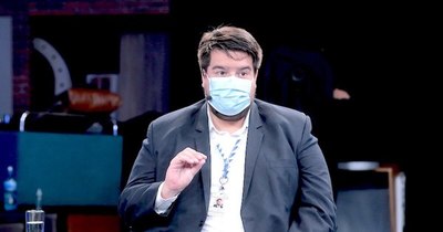 La Nación / “La gente va a morir en la calle o en su casa como moscas”