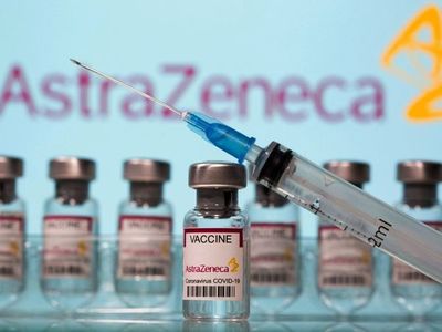 Irlanda recomienda suspender por precaución vacuna de AstraZeneca