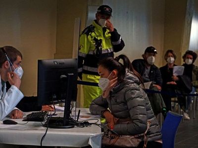 Italia vuelve a confinarse   para frenar propagación del virus