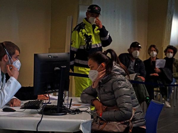Italia vuelve a confinarse para frenar propagación del virus