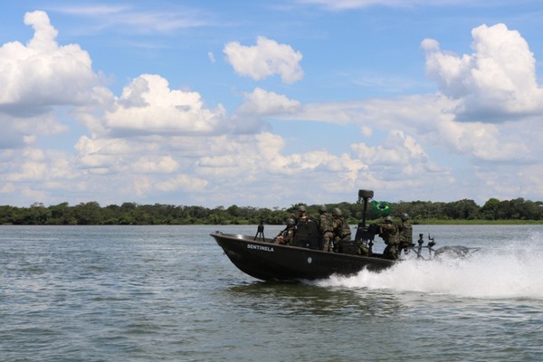 Brasil MILITARIZA frontera con Paraguay para FRENAR contrabando de CIGARRILLO y tráfico de DROGAS y ARMAS