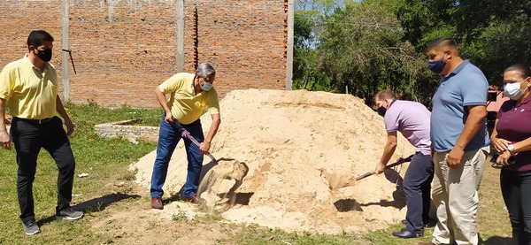 Guairá: Realizan palada inicial para obras en el Club Atlético Central - Noticiero Paraguay