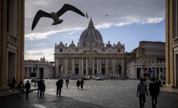 Diario HOY | Vaticano: "No es lícito bendecir uniones entre personas del mismo sexo"