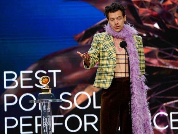 Harry Styles gana el premio “Mejor interpretación Pop Solo” por su éxito “Watermelon sugar” - RQP Paraguay