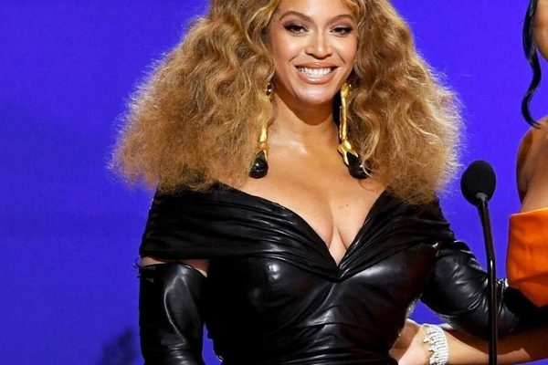 Premios Grammy 2021: los vestidos más glamorosos
