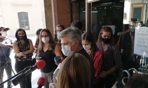 Bares y restaurantes podrán operar hasta la media noche, dice Giuzzio