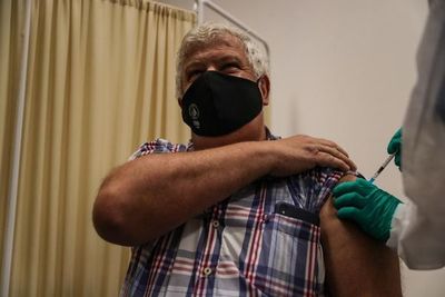 Más de 200.000 personas tienen primera dosis de vacuna anticovid en Uruguay - Mundo - ABC Color