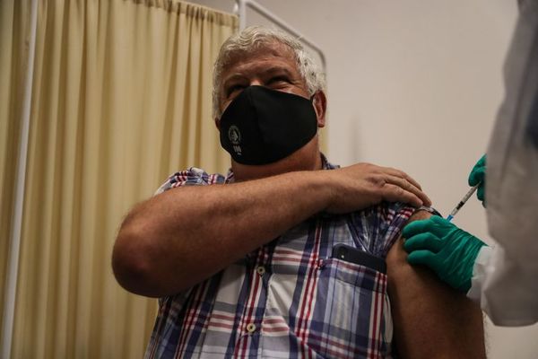 Más de 200.000 personas tienen primera dosis de vacuna anticovid en Uruguay - Mundo - ABC Color