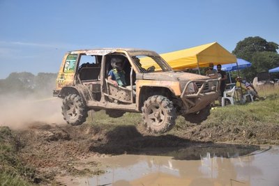 Jornada exitosa de los 4×4 en Carapeguá