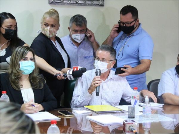 Diputados liberales exponen a otras bancadas libelo acusatorio contra Abdo y Velázquez